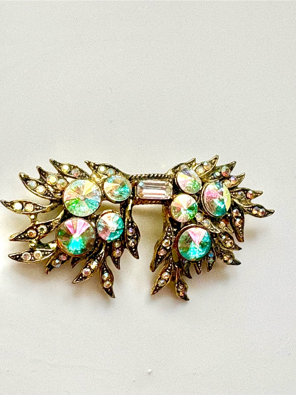 Vintage Aurora Borealis (AB) rhinestone Mid-Century brooch